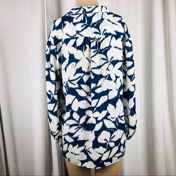 Blue and White Banana Republic Blouse Size Medium - Picture 2 of 8